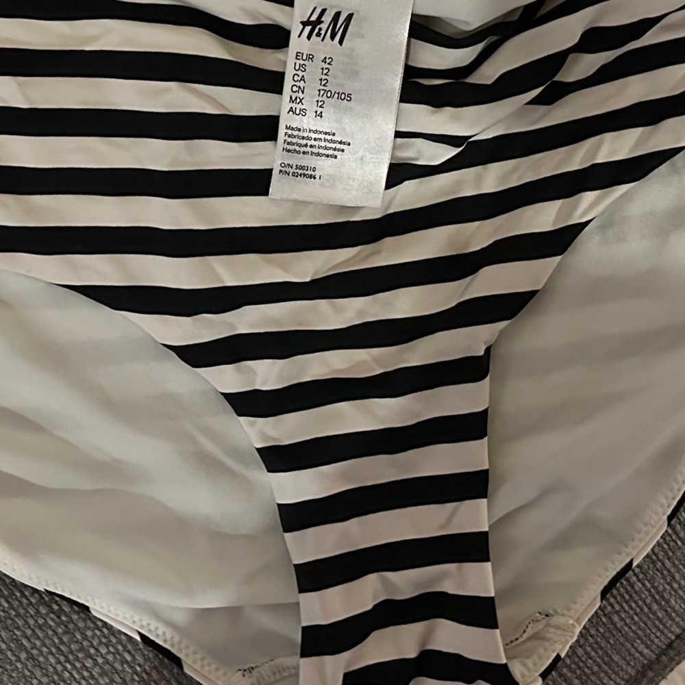 H&M - bikini bottom - Picture 2 of 2